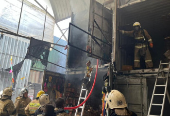 В Алматы горел рынок «Байсат»