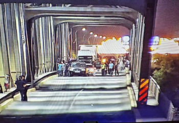 Спрыгнуть с моста хотел мужчина в Уральске из-за любовной ссоры