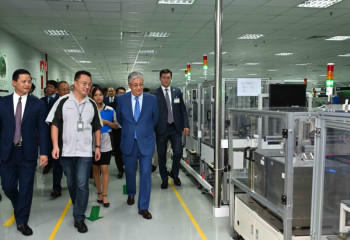 Мемлекет басшысы Goertek өндіріс кешенінің жұмысымен танысты