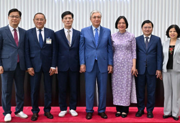 Визит во Вьетнам: Токаев посетил ряд объектов и провел встречи