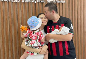 Айсәуле Бақытбек екінші қызының атын кім деп қойғанын айтты