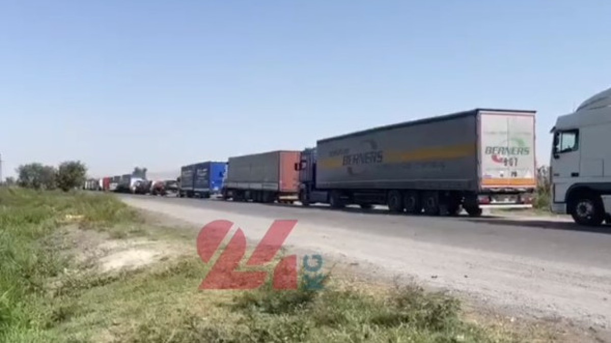 Скопление грузовиков на границе с Кыргызстаном прокомментировали в КНБ