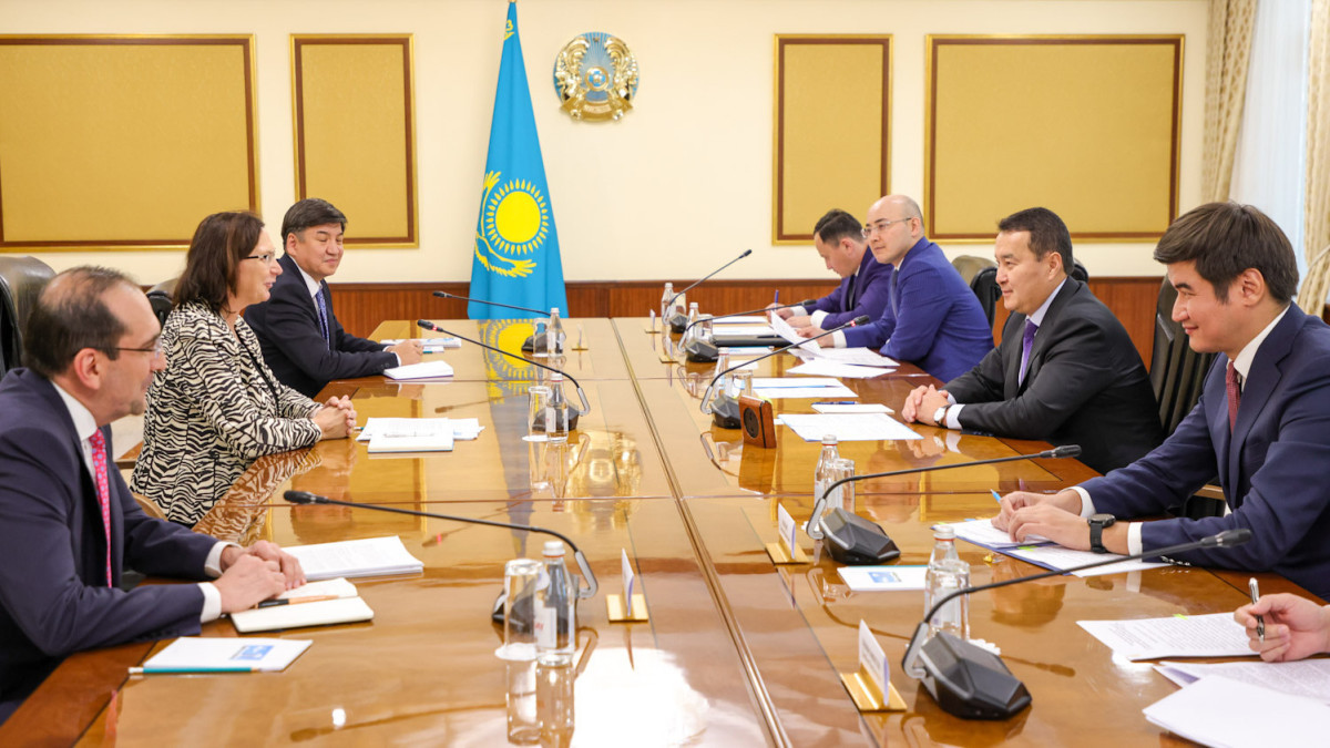 Реализацию новых инвестпроектов в Казахстане обсудил Алихан Смаилов с региональным директором Всемирного банка