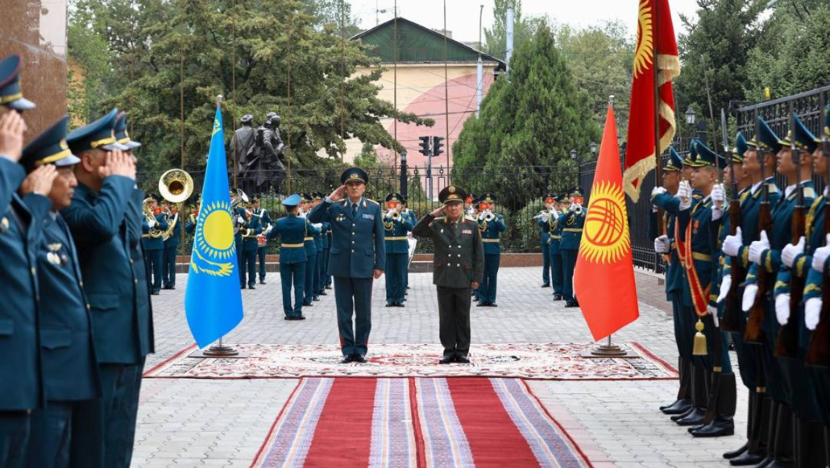 Состоялась встреча министров обороны Казахстана и Кыргызстана