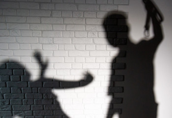 «Тұрмыстық зорлық-зомбылық». Ақтөбеде 4 мыңнан астам әйел сенім телефоны арқылы көмек сұрады