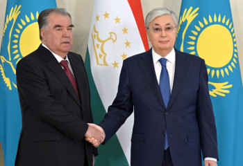 Президент Таджикистана посетит Казахстан с рабочим визитом