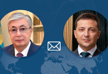 Токаев поздравил Зеленского и украинский народ с Днем независимости