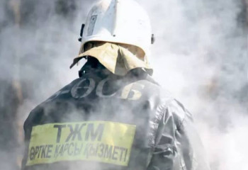 В Актобе из горящей высотки спасли шесть человек