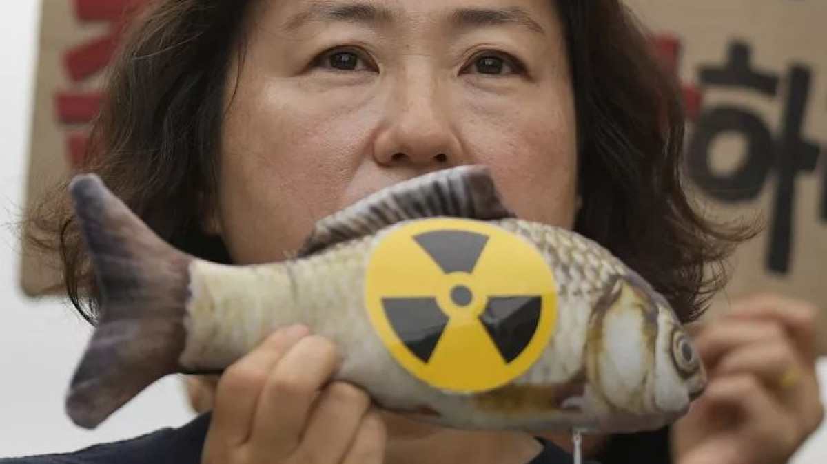 Соседи Японии и рыбаки обеспокоены сбросом воды с АЭС "Фукусима-1"