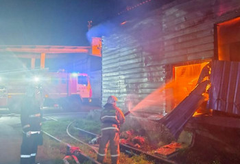 Алматыда ламинат сақтайтын қоймадан өрт шықты