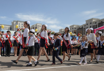 Учиться до 25 мая школьникам Казахстана предложила глава Минтруда