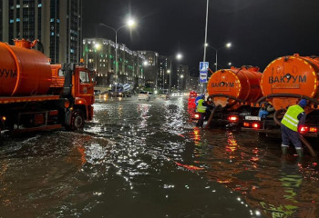 Қашанға дейін Венецияға айнала береміз? Астанада су басқан көшелерге қатысты әкім жауап берді