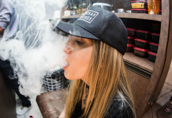 Электронды темекінің зияны. Вейперлерге қандай қауіп туып тұр?