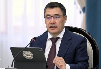 Президент Кыргызстана объяснил почему подарил коня казахскому акыну