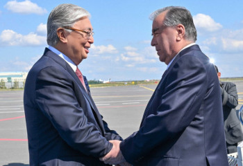 Эмомали Рахмон жұмыс сапарымен Астанаға келді