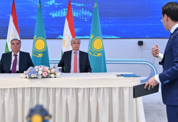 Касым-Жомарт Токаев и Эмомали Рахмон ознакомились с казахстанскими IT-решениями