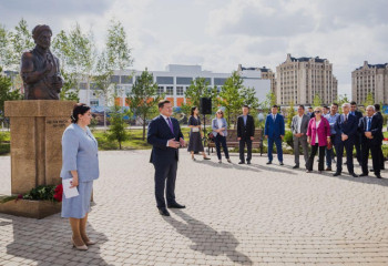 Әбу Әли Ибн Синаға қойылған ескерткіш екі ел арасындағы терең тарихи байланысты көрсетеді - А.Оралов