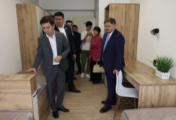 Саясат Нұрбек Алматыдағы ЖОО-лардың жатақханаларын тексерді