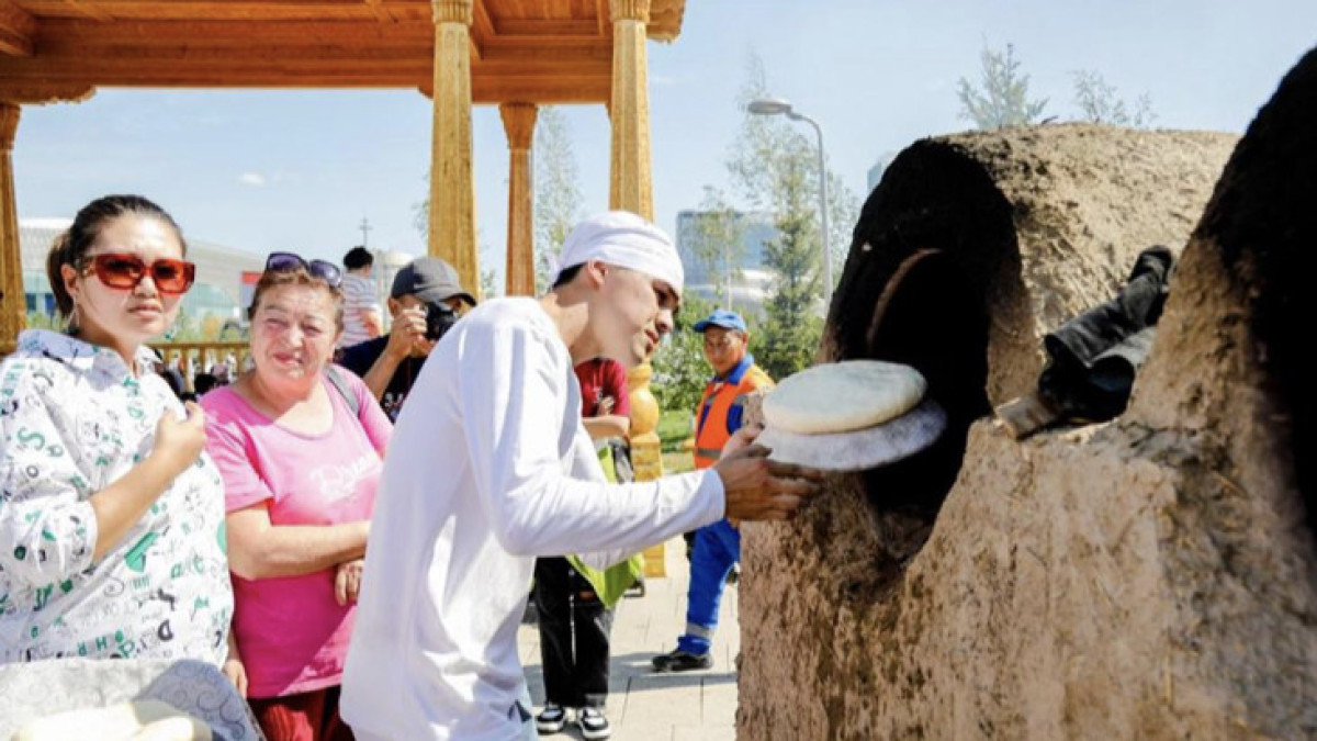 Тәжікстанның мәдени күндері: Астанада көрме-жәрмеңке аяқталды
