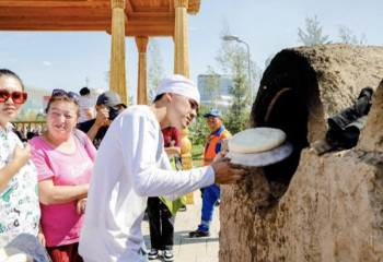 Тәжікстанның мәдени күндері: Астанада көрме-жәрмеңке аяқталды