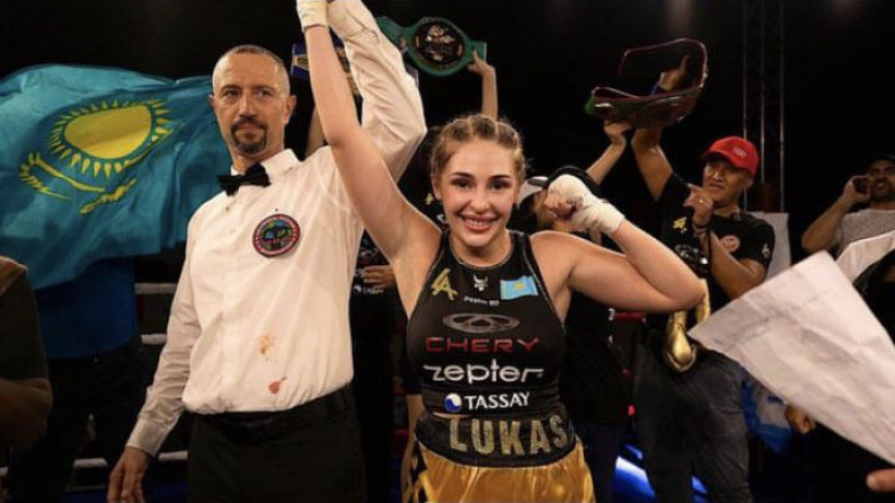  instagram.com/angelina_lukas1997 