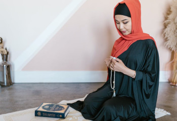 Франция вводит запрет на ношение мусульманского платья абайя в учебных заведениях