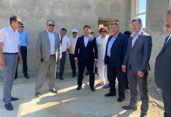 Как сенаторы встречались с населением в регионах