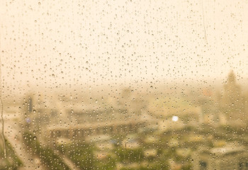 Бүгін елдің басым бөлігінде жаңбыр мен бұршақ жауып, күшті жел соғады