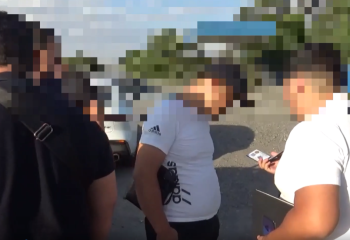 Жетісу облысында шенеунік әр жүк көлігінен 50 мың теңгеден алып отырған