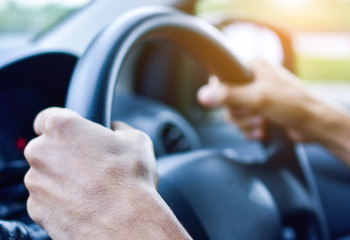 Қазақстанда рөлі оң жақтағы көліктерді әкелуге тыйым салынады