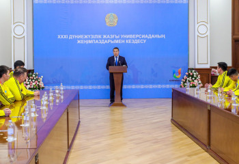 Алихан Смаилов встретился с призерами Всемирной летней Универсиады