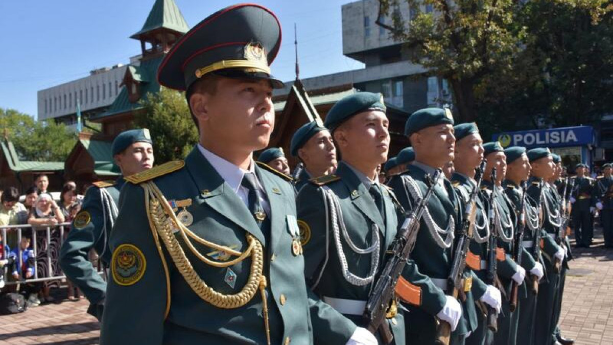 В Алматы приняли военную присягу свыше 300 курсантов