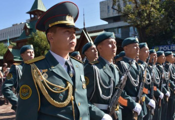 В Алматы приняли военную присягу свыше 300 курсантов