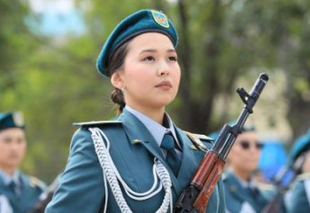 Ақтөбедегі әскери институтқа тұңғыш рет курсант қыздар қабылданды