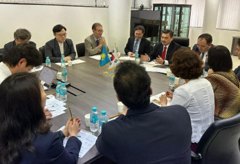 Круглый стол в честь Дня Конституции РК провели в Южной Корее