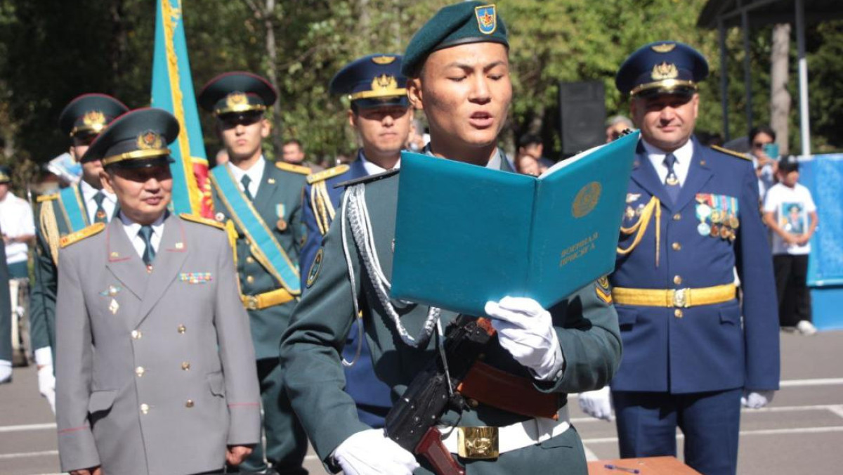 Курсанты военно-инженерного института в Алматы приняли присягу