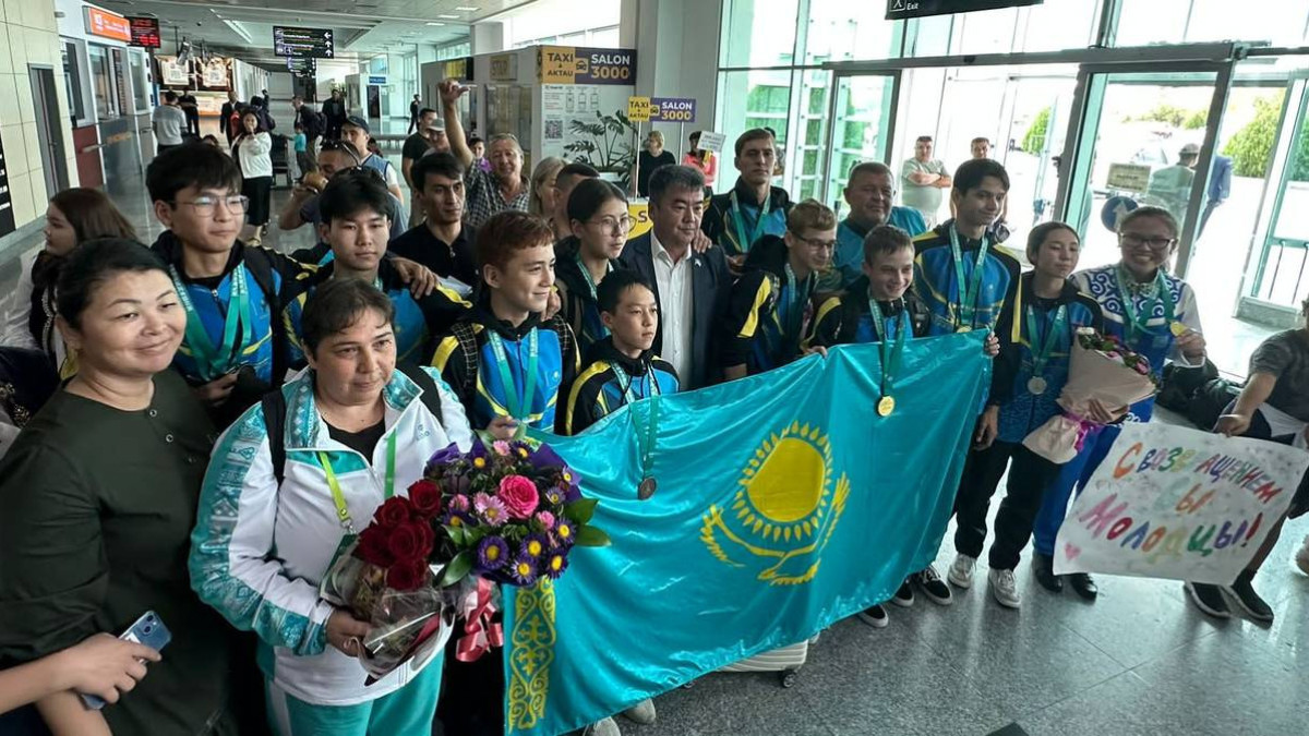 Победителей чемпионата мира по ушу встретили в аэропорту Актау