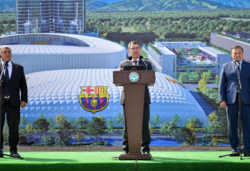 «Жеңіліп қалсақ, кешірім сұраймын». Қырғыз президенті ойын алдында жанкүйерлерге өтіншін айтты