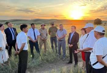 В какие регионы Казахстана ездили депутаты Мажилиса все лето