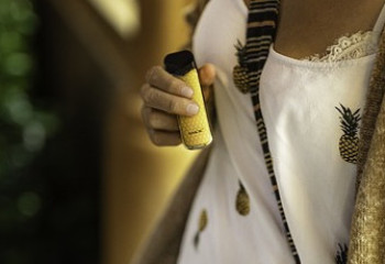 «Дети могут курить вейпы, сидя у себя в комнате»: как модное увлечение рискует подорвать здоровье казахстанцев