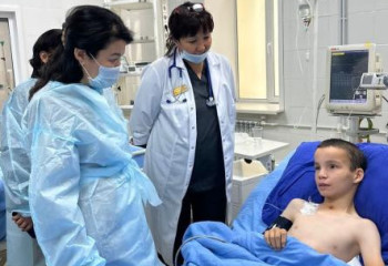 Глава Минздрава посетила отравившихся в карагандинском спеццентре детей