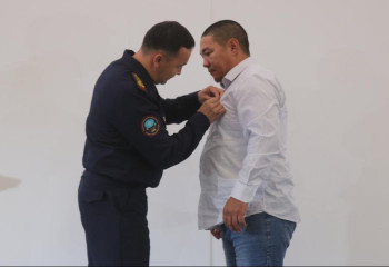 Атырауда азаматтар «Суда батқандарды құтқарғаны үшін» медалімен марапатталды