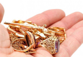 Шымкентте бала күтуші 1,5 млн теңгенің алтынын жымқырған