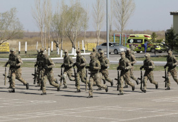 Токаев поручил обеспечить армию современным вооружением