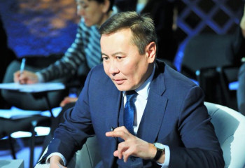 Ең төменгі жалақы 85 мың теңге көтерілсе, салық мөлшері төмендейді - саясаттанушы