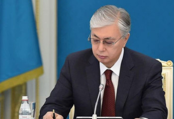 Глава государства освободил от должностей ряд чиновников в Администрации Президента