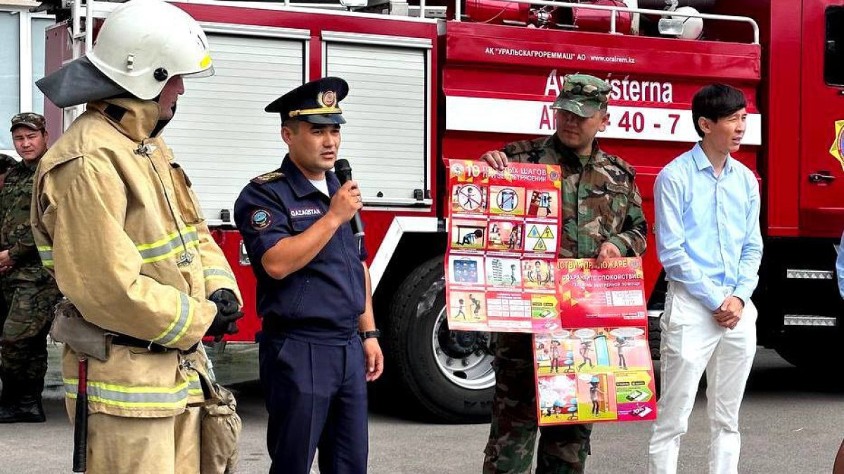 Учения на линейке – пожарные показали класс школьникам