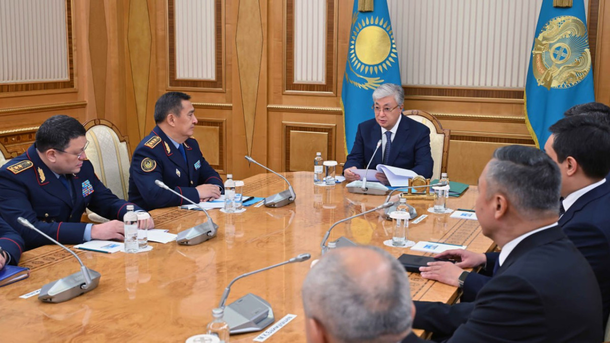 Глава государства провел совещание с руководящим составом МВД