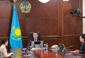 Премьер-министр представил новых руководителей коллективам министерств