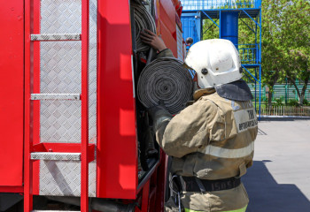 Өскеменде шаурма сататын дүңгіршек өртенді